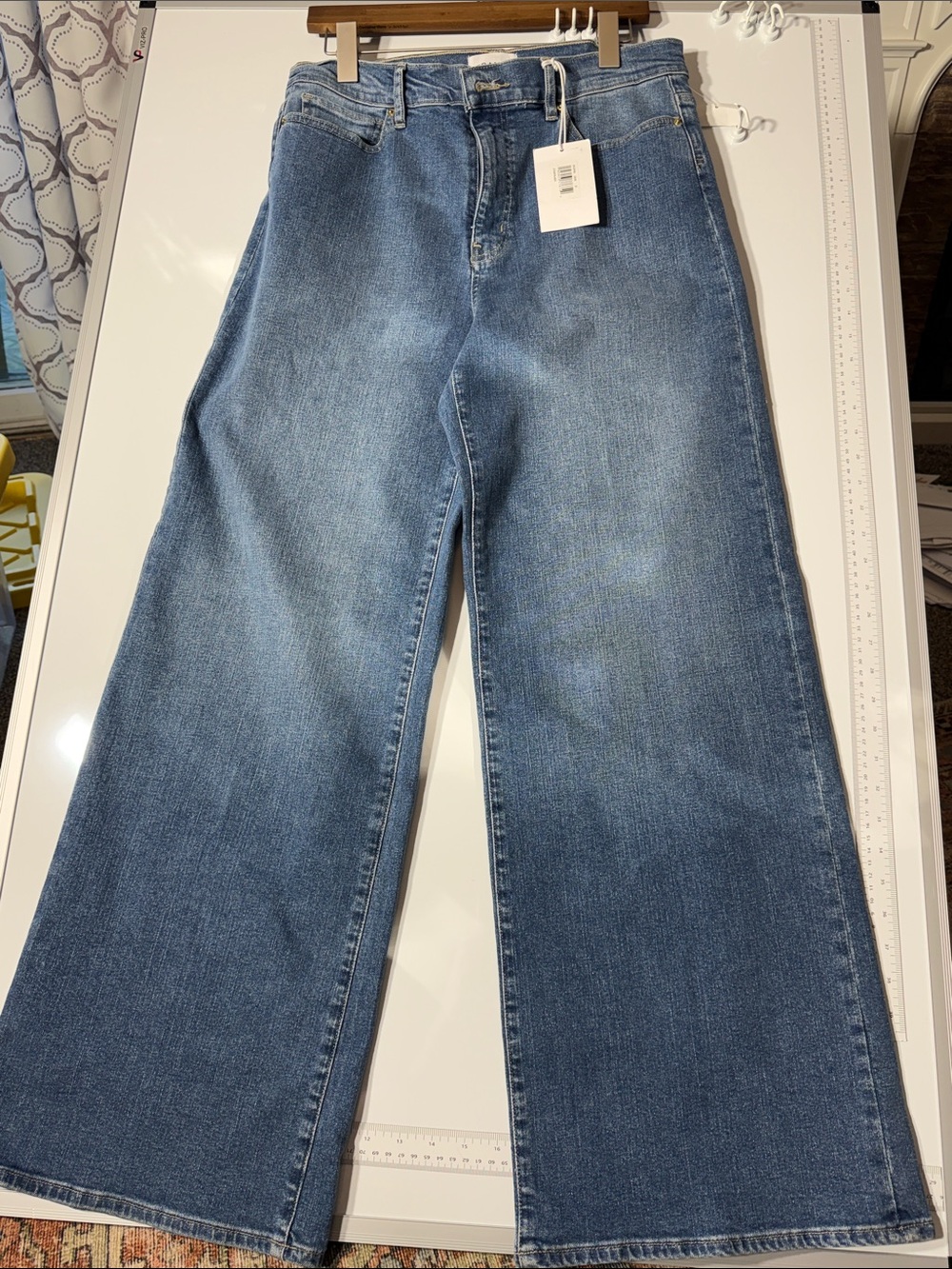 Frame Denim Wide-Leg Jeans in Medium Blue Wash